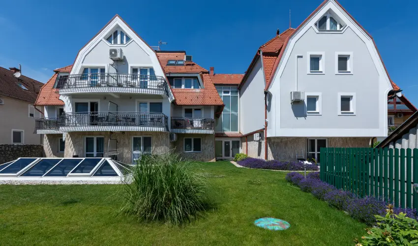 Holiday Club Apartman Hotel H�v�z H�v�z