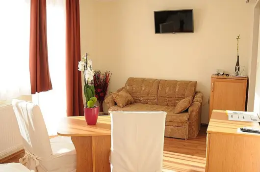 Hotel Hal�szkert, Badacsony, Keszthely - 23 km