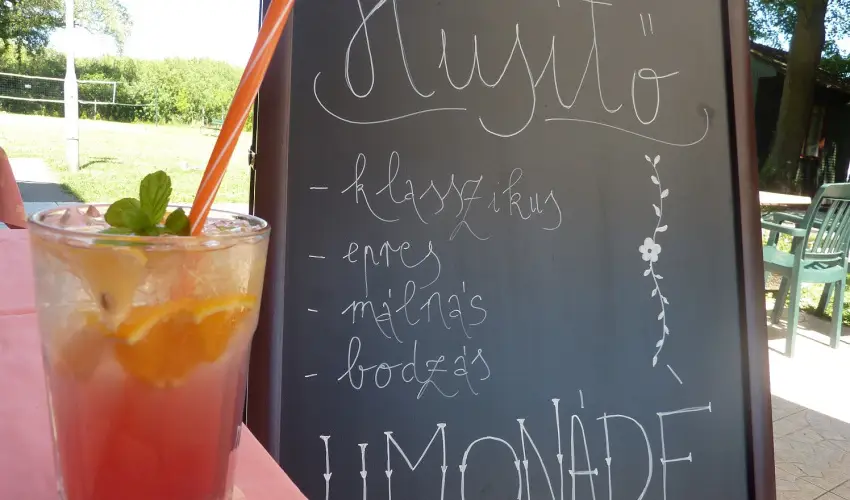 Zsanett Hotel Balatonkeresztr