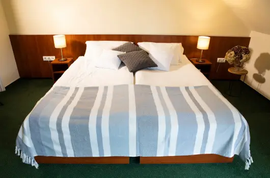 Zsanett Hotel, Balatonkereszt�r, Keszthely - 11 km