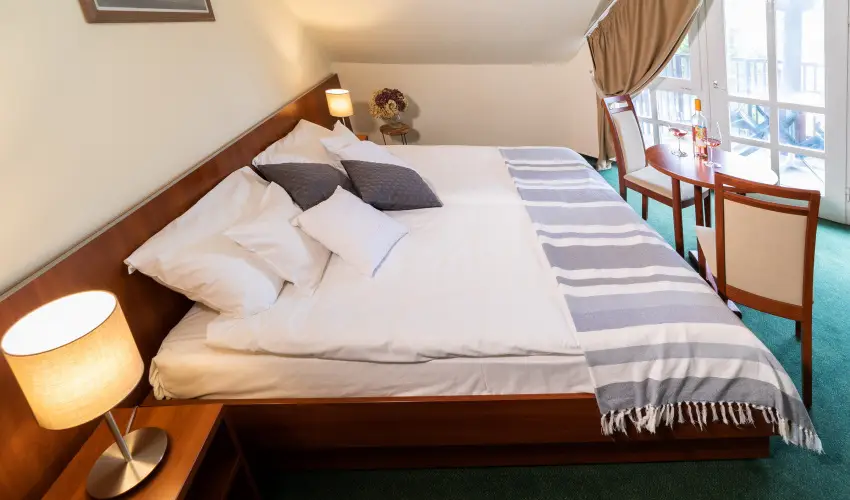 Zsanett Hotel Balatonkeresztr