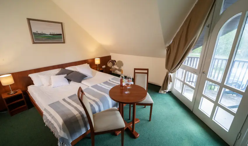 Zsanett Hotel Balatonkeresztr