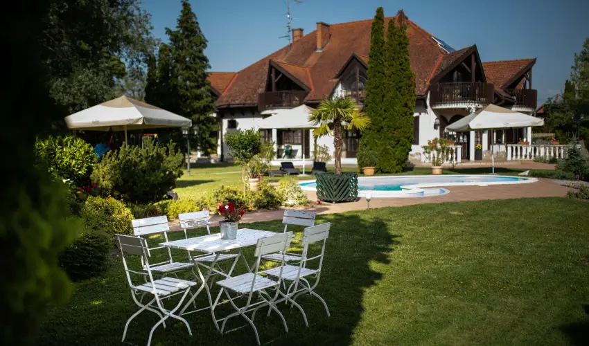 Zsanett Hotel Balatonkeresztr