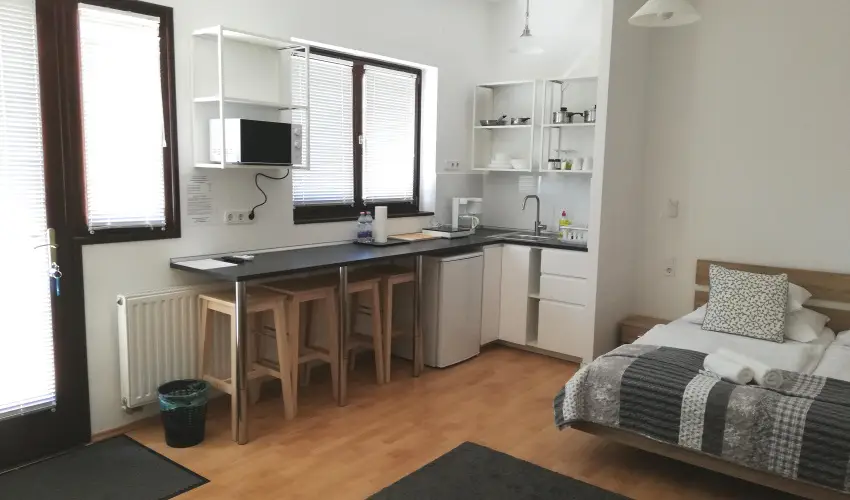 Malom-t� Vend�gh�z Tapolca