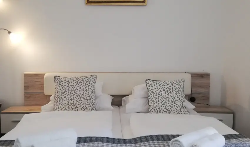 Malom-t� Vend�gh�z Tapolca