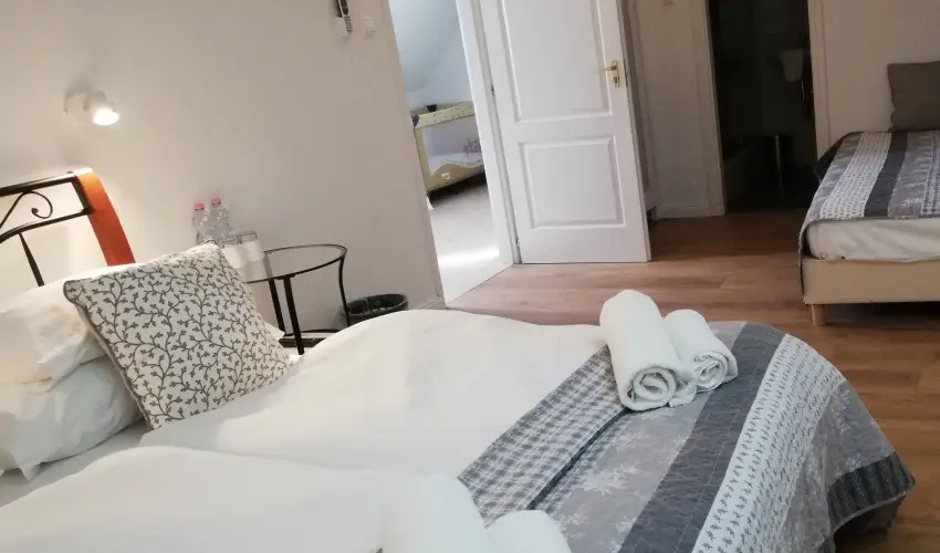 Malom-t� Vend�gh�z Tapolca