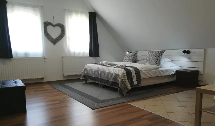 Malom-t� Vend�gh�z Tapolca