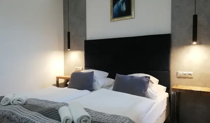 Malom-t� Vend�gh�z Tapolca