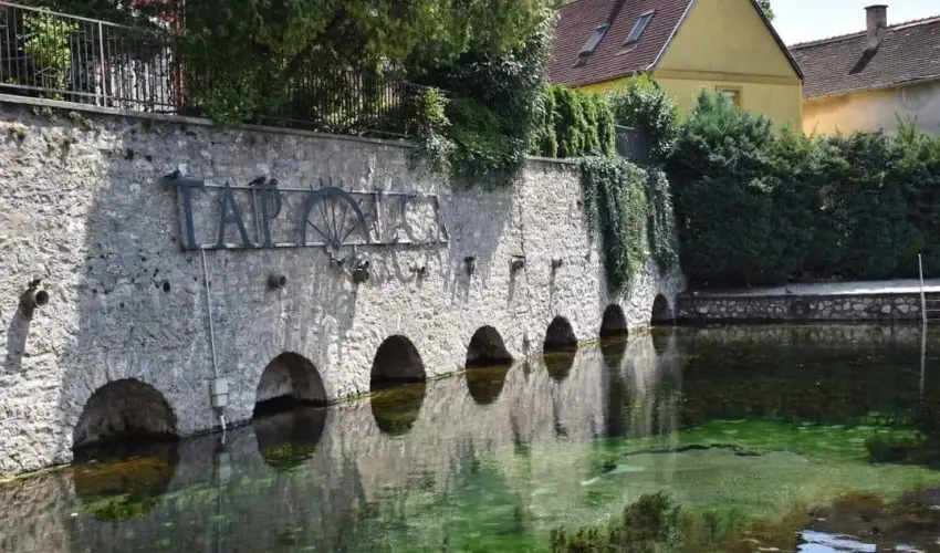 Malom-t� Vend�gh�z Tapolca