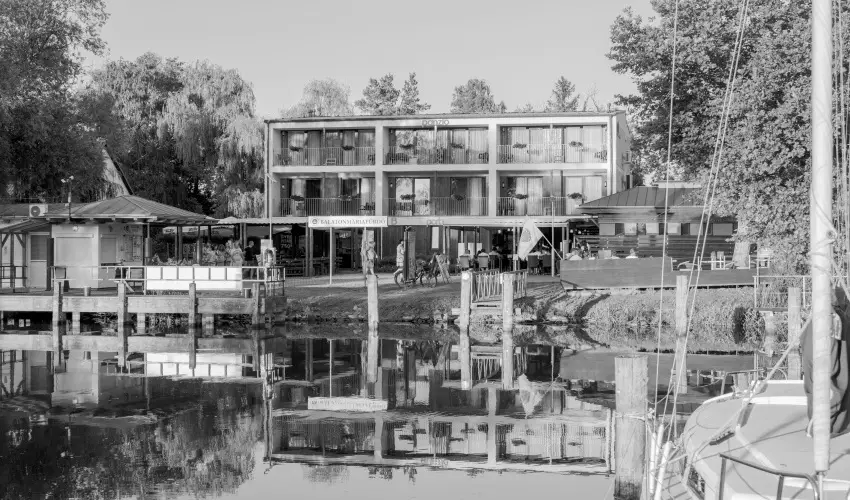 Port �tterem & Panzi� Balatonm�riaf�rd�