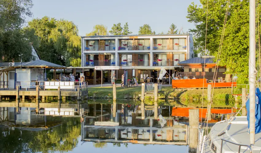 Port Étterem & Panzió Balatonmáriafürdő