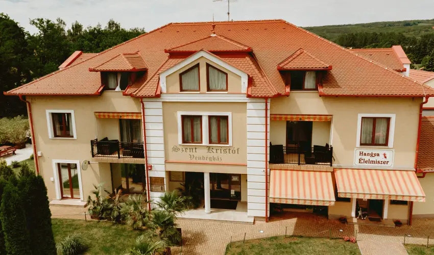 Szerencsemák Panzió Kehidakustány