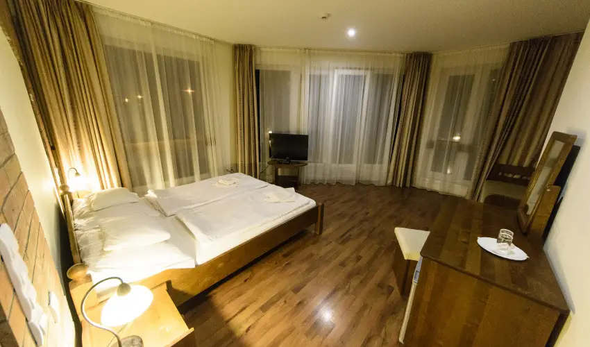 Viktor Bor- s Vendghz Balatonmriafrd