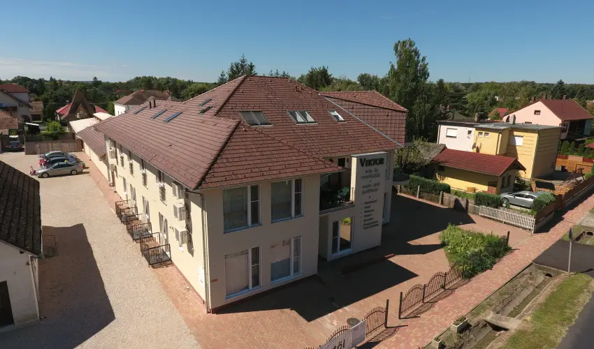 Viktor Bor- s Vendghz Balatonmriafrd