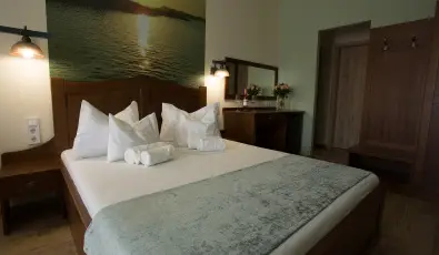 Viktor Bor- s Vendghz Balatonmriafrd