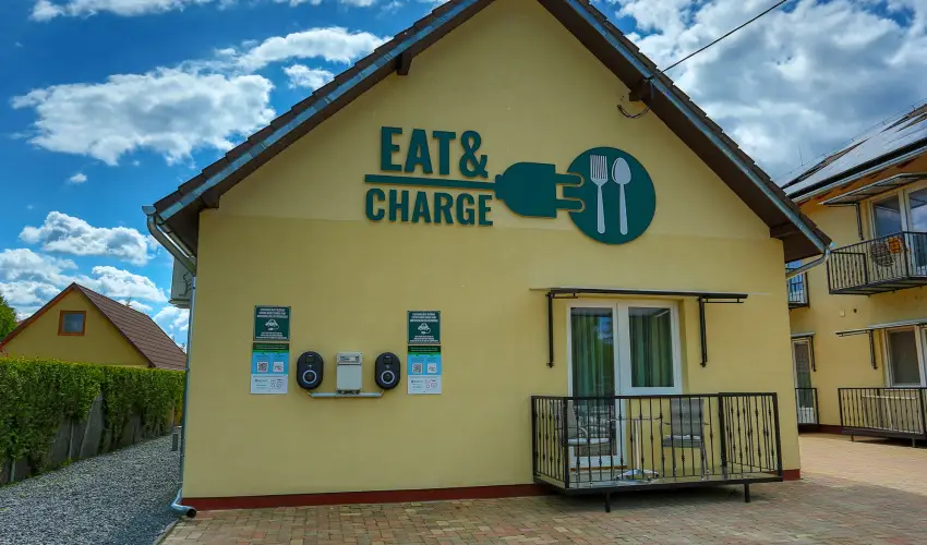 Viktor Bor- s Vendghz Balatonmriafrd