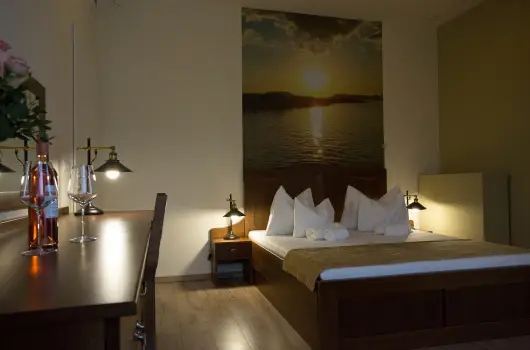 Viktor Bor- s Vendghz, Balatonmriafrd, Keszthely - 12 km