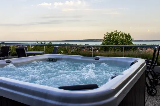 Zenit Hotel Balaton, Vonyarcvashegy, Keszthely - 5 km